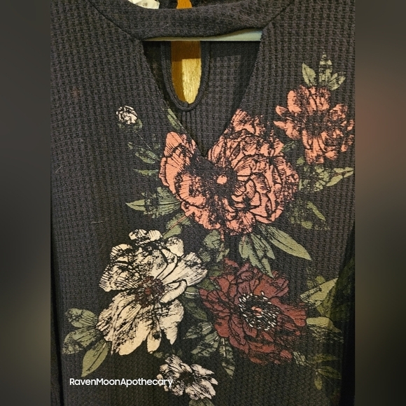 Womens Flower Top - Picture 3 of 8